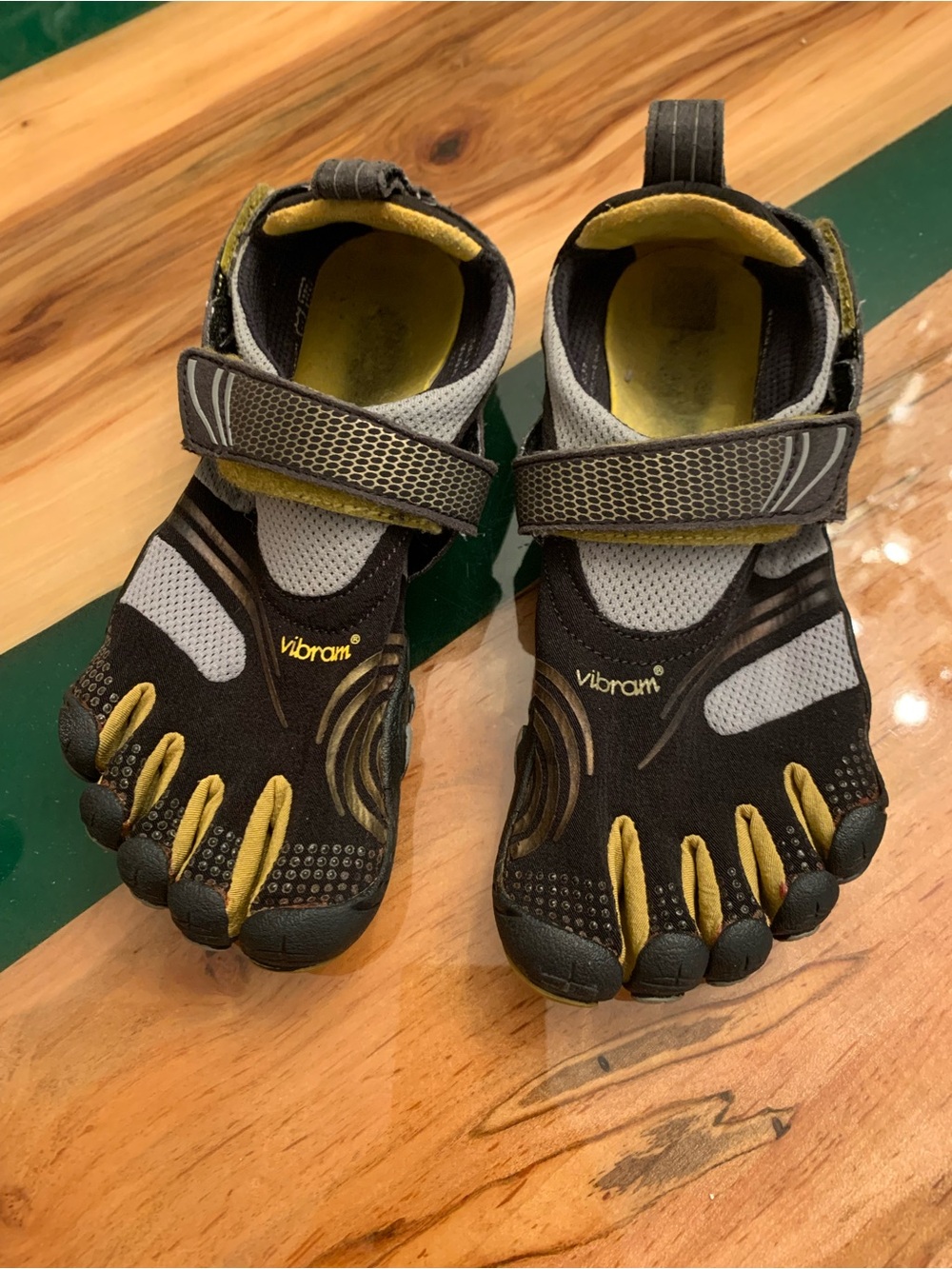 Vibram  women’s FiveFingers Minimalist Toe Shoes in Black and Yellow